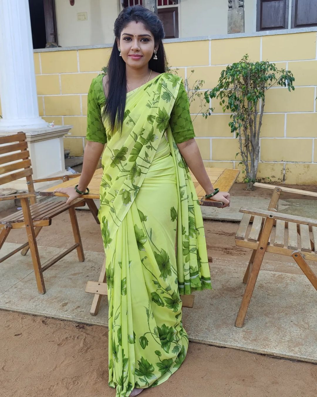 PHOTOS: மச்சானுடன் மலேசியா சென்ற பாண்டியன் ஸ்டோர்ஸ் நடிகை.. யாருன்னு பாத்தீங்களா?