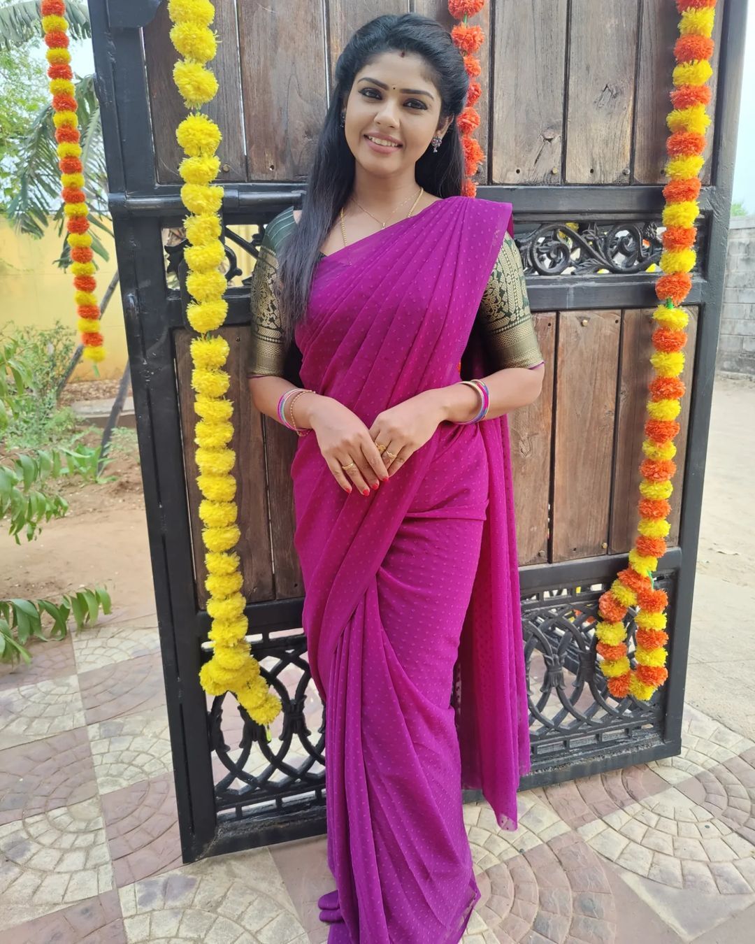 PHOTOS: மச்சானுடன் மலேசியா சென்ற பாண்டியன் ஸ்டோர்ஸ் நடிகை.. யாருன்னு பாத்தீங்களா?