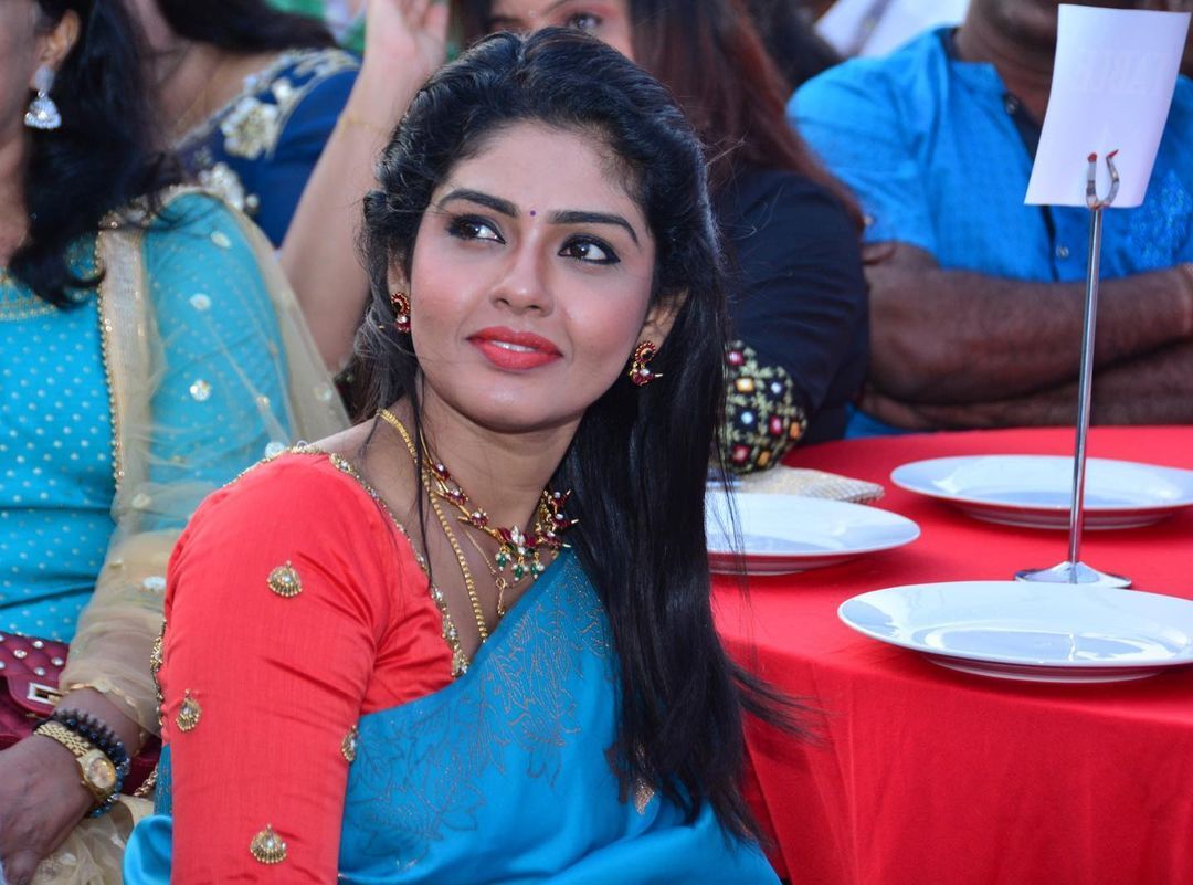 PHOTOS: மச்சானுடன் மலேசியா சென்ற பாண்டியன் ஸ்டோர்ஸ் நடிகை.. யாருன்னு பாத்தீங்களா?