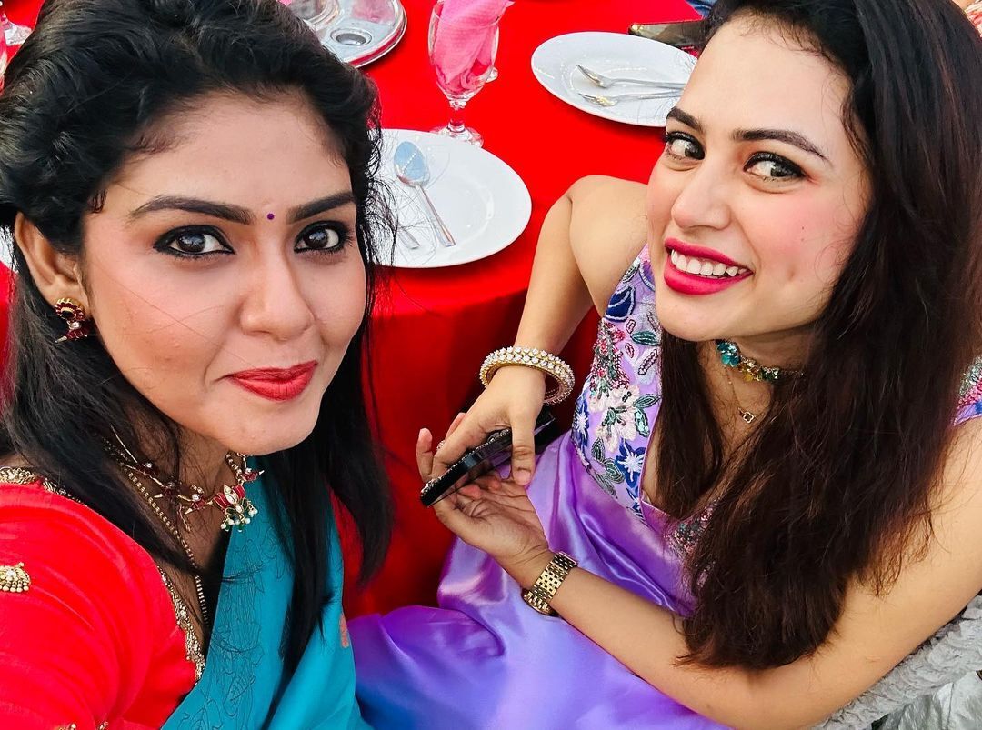 PHOTOS: மச்சானுடன் மலேசியா சென்ற பாண்டியன் ஸ்டோர்ஸ் நடிகை.. யாருன்னு பாத்தீங்களா?