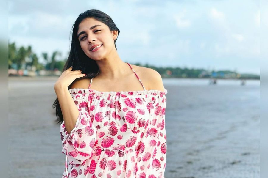 ডিপ নীল শাড়িতে লাস্যময়ী অদ্রিজাকে দেখে হার্টবিট বাড়ছে অনুগামীদের ...