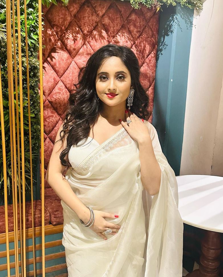 সাদা শাড়িতে অনন্যা টেলি অভিনেত্রী সৌমিতৃষা, মায়াবী অবতার দেখে খুশি ভক্তরা 