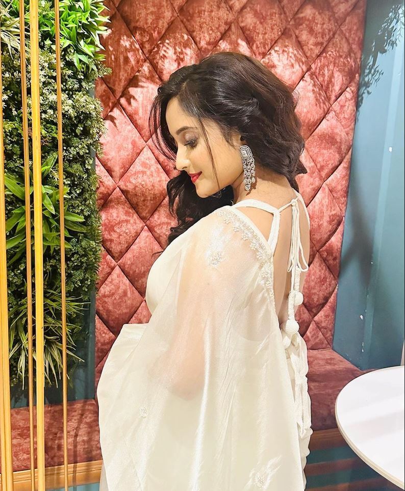 সাদা শাড়িতে অনন্যা টেলি অভিনেত্রী সৌমিতৃষা, মায়াবী অবতার দেখে খুশি ভক্তরা 