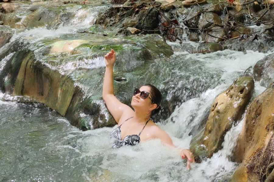 জলকেলিতে ব্যস্ত ফ্যাশনিস্তা শ্রাবন্তী, টলি ডিভার রূপে বিভোর নেটবাসী  