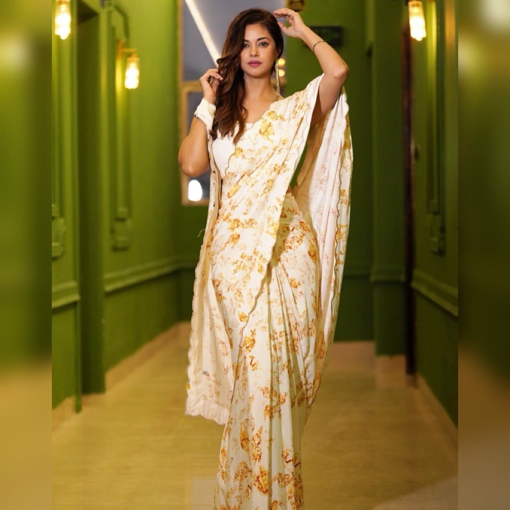 PHOTOS: அர்ஜுனின் 'மருதமலை' பட நாயகியை நியாபகம் இருக்கா! ஸ்டைலிஷ் அவுட் ஃபிட்டில் கலக்கல் ஸ்டில்ஸ்!