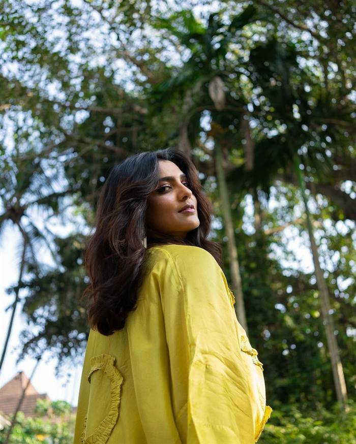 Parvathy Thiruvothu: പുത്തന്‍ രൂപഭാവങ്ങളുമായി ഫോട്ടോക്ക് പോസ് ചെയ്ത് പാര്‍വ്വതി തിരുവോത്ത്, കാണാം പുത്തന്‍ ഫോട്ടോകള്‍....
