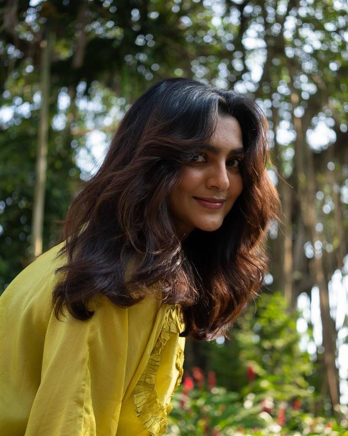 Parvathy Thiruvothu: പുത്തന്‍ രൂപഭാവങ്ങളുമായി ഫോട്ടോക്ക് പോസ് ചെയ്ത് പാര്‍വ്വതി തിരുവോത്ത്, കാണാം പുത്തന്‍ ഫോട്ടോകള്‍....