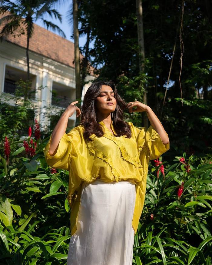 Parvathy Thiruvothu: പുത്തന്‍ രൂപഭാവങ്ങളുമായി ഫോട്ടോക്ക് പോസ് ചെയ്ത് പാര്‍വ്വതി തിരുവോത്ത്, കാണാം പുത്തന്‍ ഫോട്ടോകള്‍....