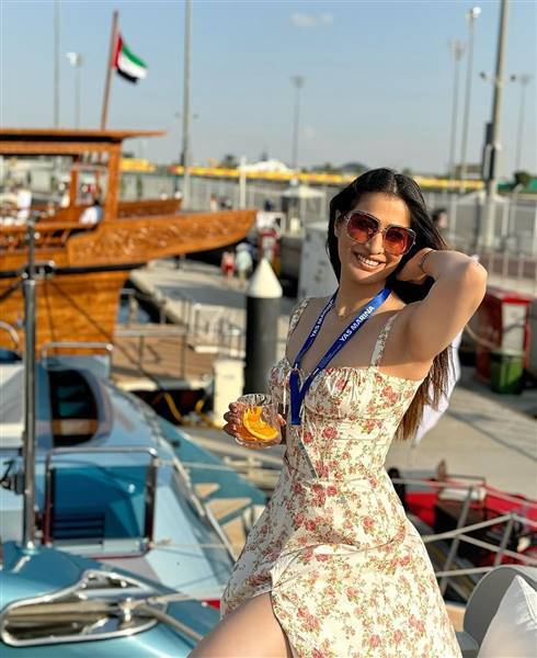 PHOTOS: கையில் க்ளாஸுடன் வேற லெவெலில் வைப் ஆன ராய் லட்சுமி.. லேட்டஸ்ட் புகைப்படங்கள் 