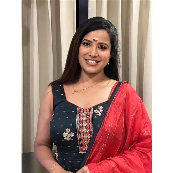 PHOTOS: எத்தனை சீரியல்.. எத்தனை படங்கள்.. ரெடின் கிங்ஸ்லியின் மனைவியும் பிரபல நடிகையாம்! பாத்தீங்களா? 