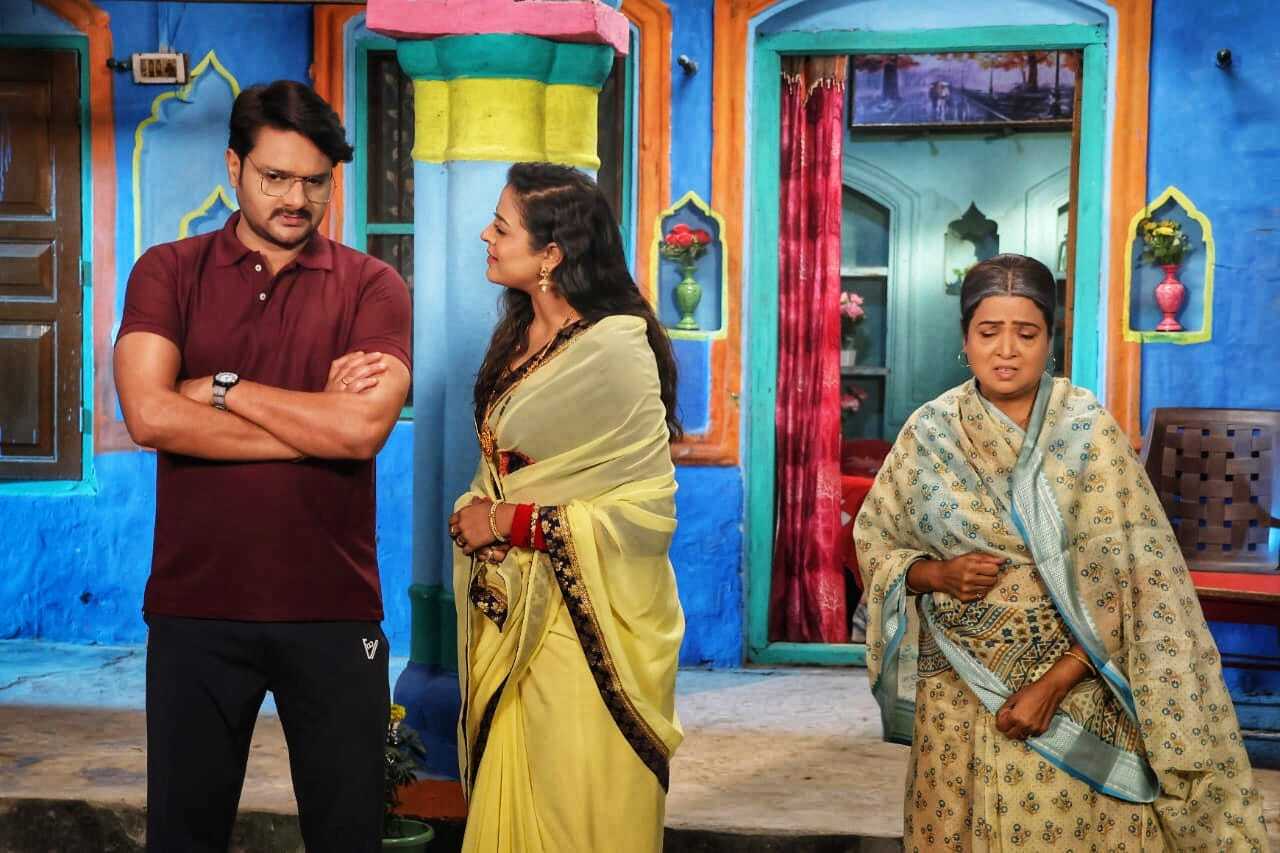 Photos: पारिवारिक फिल्म 'हम साथ साथ हैं' की शूटिंग शुरू, देखिए लाजवाब तस्वीरें