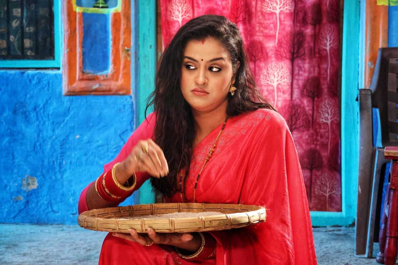 Photos: पारिवारिक फिल्म 'हम साथ साथ हैं' की शूटिंग शुरू, देखिए लाजवाब तस्वीरें