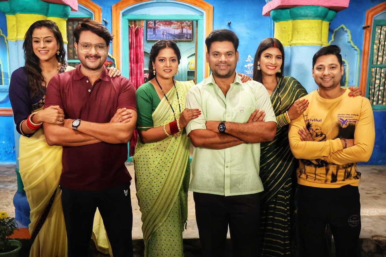 Photos: पारिवारिक फिल्म 'हम साथ साथ हैं' की शूटिंग शुरू, देखिए लाजवाब तस्वीरें