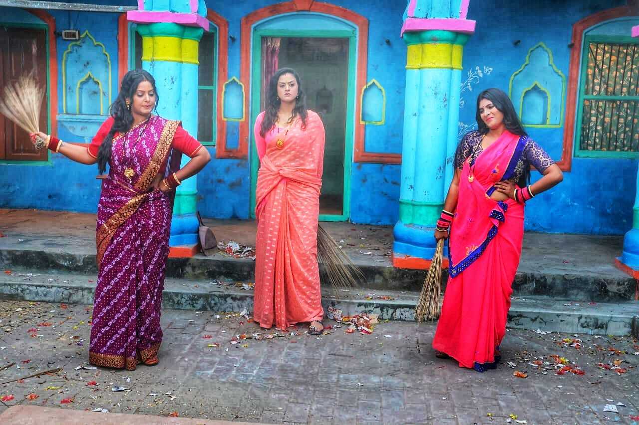 Photos: पारिवारिक फिल्म 'हम साथ साथ हैं' की शूटिंग शुरू, देखिए लाजवाब तस्वीरें