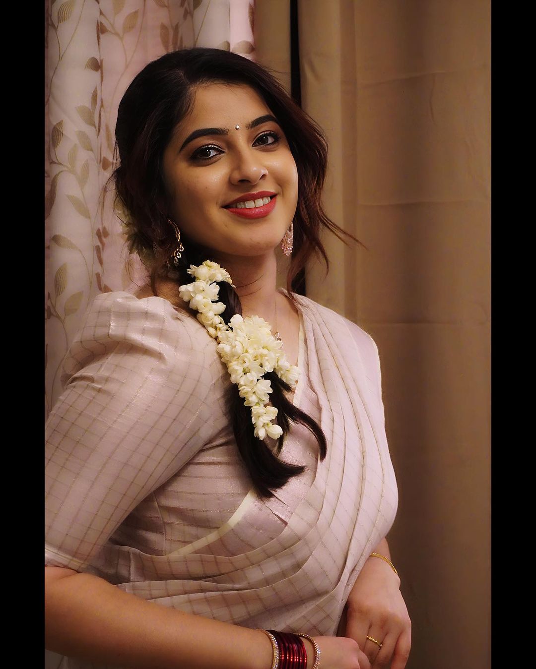 Aima Rosmy Sebastian: പുത്തൻ ലുക്ക്, പുത്തൻ മേക്കോവർ... റോയൽ ബ്ലൂവിൽ തിളങ്ങി ഐമ റോസ്മി; ഇൻസ്റ്റയിൽ തരംഗമായി ആർഡിഎക്സ് നായിക