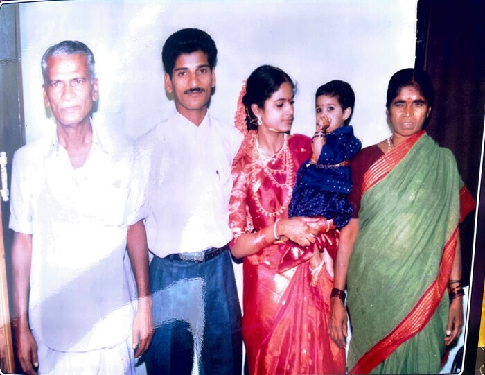 తెలంగాణ సీఎం రేవంత్ రెడ్డి ఫ్యామిలీ .. వైరల్ అవుతున్న ఫోటోలు.