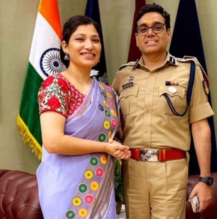 12th Fail वाले IPS मनोज शर्मा और उनकी पत्नी श्रद्धा जोशी की अनदेखी तस्वीरें हुई वायरल, लोग बोले- जोड़ी नंबर-1