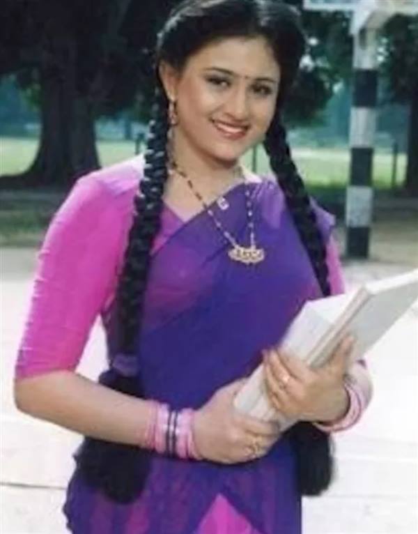 PHOTOS: இந்த 90ஸ் நடிகையை உங்களுக்கு நியாபகம் இருக்கா? ஆள் அடையாளம் தெரியாமல் இப்படி மாறிட்டாங்களே! யாருன்னு பாருங்க! 