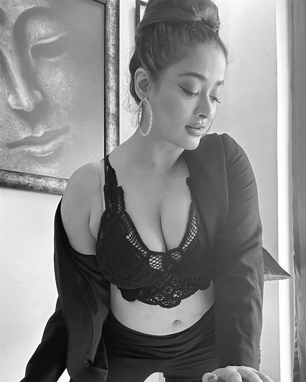 PHOTOS: பீச் பேபியாக மாறிய கிரண்.. லேட்டஸ்ட் போட்டோவை பாத்தீங்களா? 