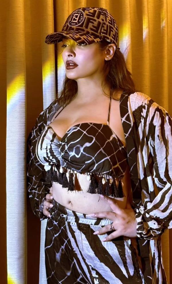 PHOTOS: பீச் பேபியாக மாறிய கிரண்.. லேட்டஸ்ட் போட்டோவை பாத்தீங்களா? 