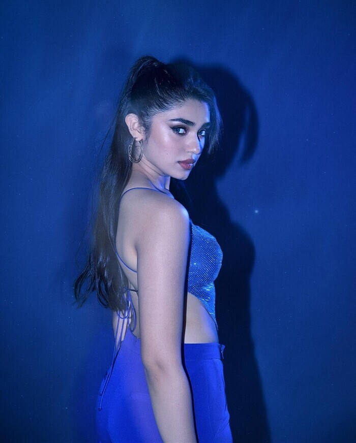 స్టన్నింగ్ లుక్స్‌తో మైమరిపిస్తున్న కృతి శెట్టి.