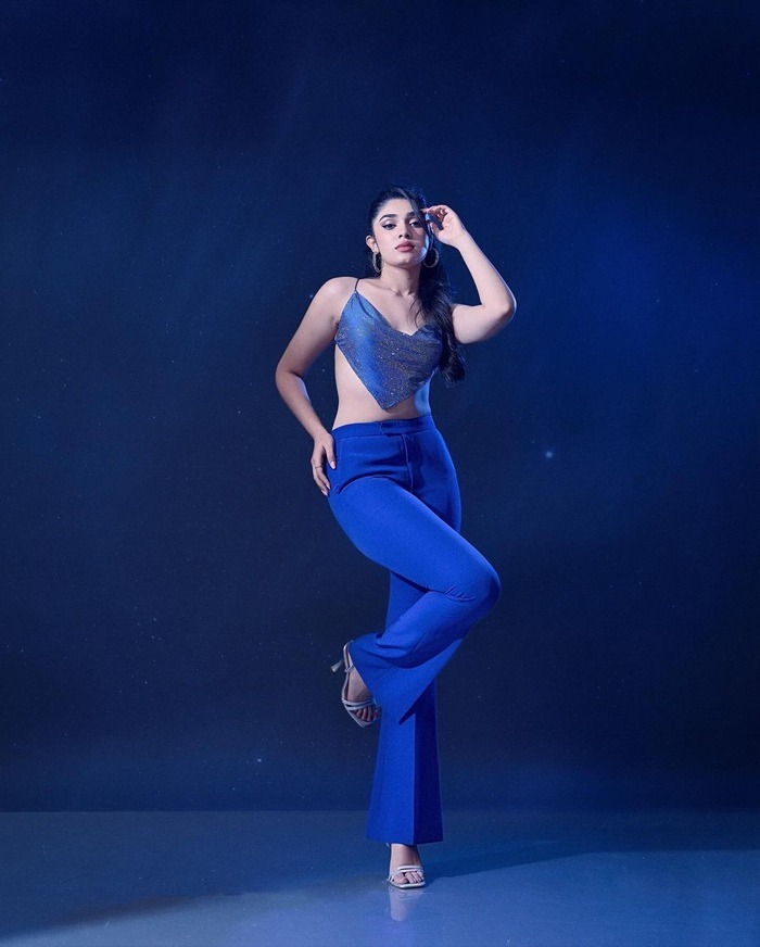 స్టన్నింగ్ లుక్స్‌తో మైమరిపిస్తున్న కృతి శెట్టి.