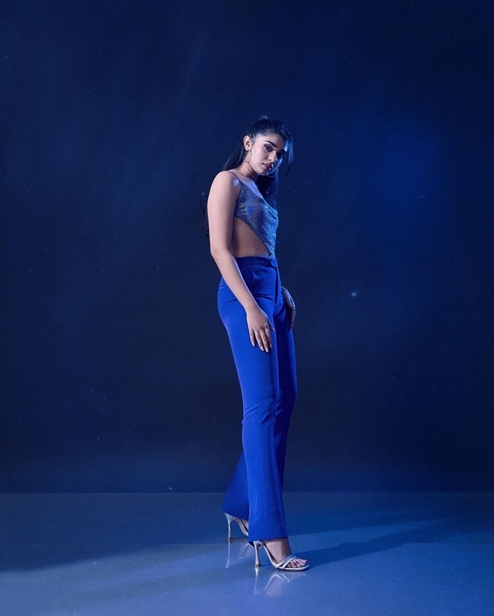 స్టన్నింగ్ లుక్స్‌తో మైమరిపిస్తున్న కృతి శెట్టి.