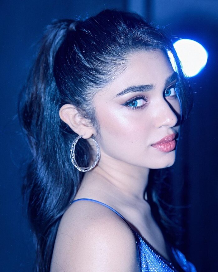 స్టన్నింగ్ లుక్స్‌తో మైమరిపిస్తున్న కృతి శెట్టి.