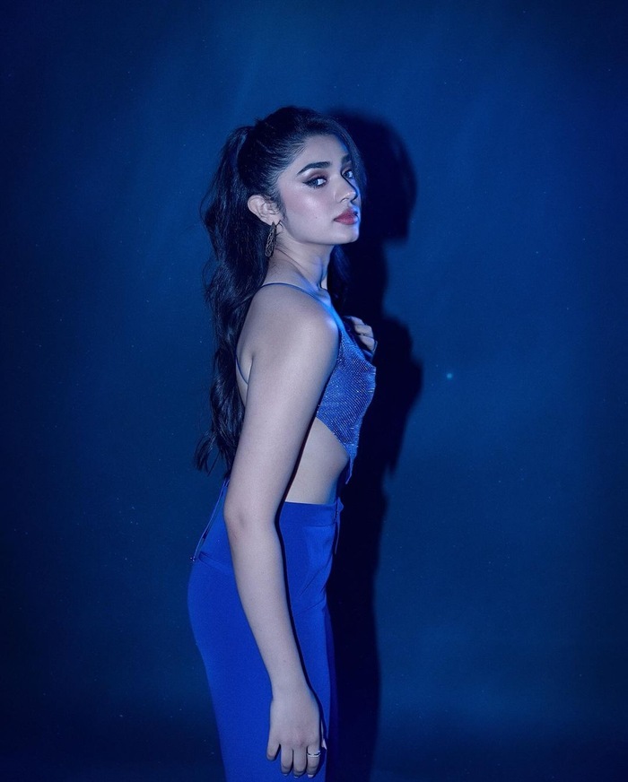 స్టన్నింగ్ లుక్స్‌తో మైమరిపిస్తున్న కృతి శెట్టి.