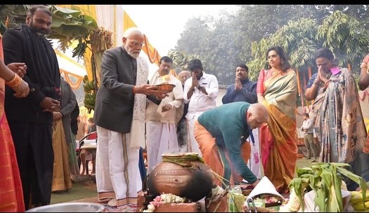 PHOTOS: நடிகை மீனாவா இது.. பொங்கல் பண்டிகையை யாருடன் கொண்டடிருக்காங்க பாருங்க.. 