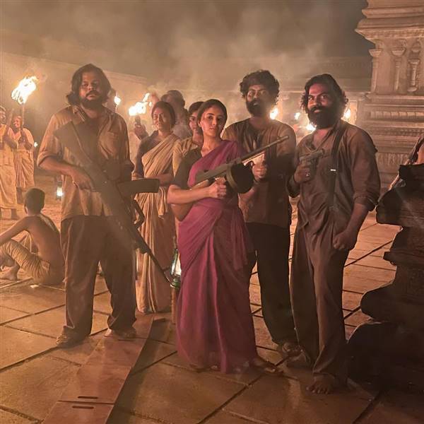 PHOTOS: கையில் துப்பாக்கியுடன்.. மிரளவைக்கும் போஸில் 'கேப்டன் மில்லர்' பட நாயகி.. ஸ்டன்னிங் ஷூட்டிங் ஸ்பாட் பிக்ஸ்!	