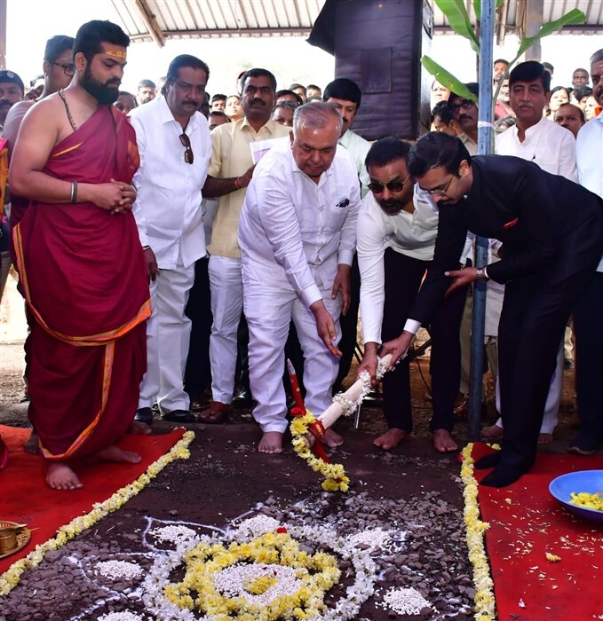 ಧಾರವಾಡ ನಗರ ಸಾರಿಗೆ ಬಸ್ ನಿಲ್ದಾಣ ನಿರ್ಮಾಣಕ್ಕೆ ಗುದ್ದಲಿಪೂಜೆ