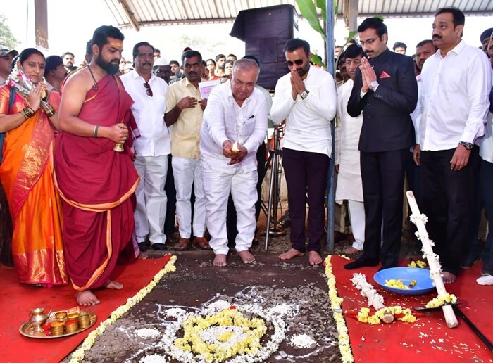 ಧಾರವಾಡ ನಗರ ಸಾರಿಗೆ ಬಸ್ ನಿಲ್ದಾಣ ನಿರ್ಮಾಣಕ್ಕೆ ಗುದ್ದಲಿಪೂಜೆ