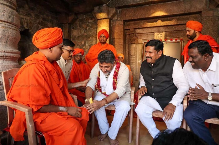ಕೊಪ್ಪಳ ಶ್ರೀ ಗವಿಸಿದ್ದೇಶ್ವರ ಜಾತ್ರೆಯಲ್ಲಿ ಪಾಲ್ಗೊಂಡ ಡಿಕೆ ಶಿವಕುಮಾರ್ 