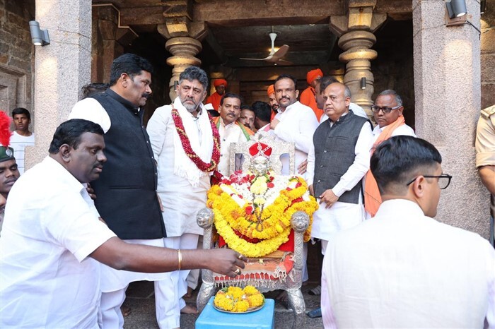 ಕೊಪ್ಪಳ ಶ್ರೀ ಗವಿಸಿದ್ದೇಶ್ವರ ಜಾತ್ರೆಯಲ್ಲಿ ಪಾಲ್ಗೊಂಡ ಡಿಕೆ ಶಿವಕುಮಾರ್ 