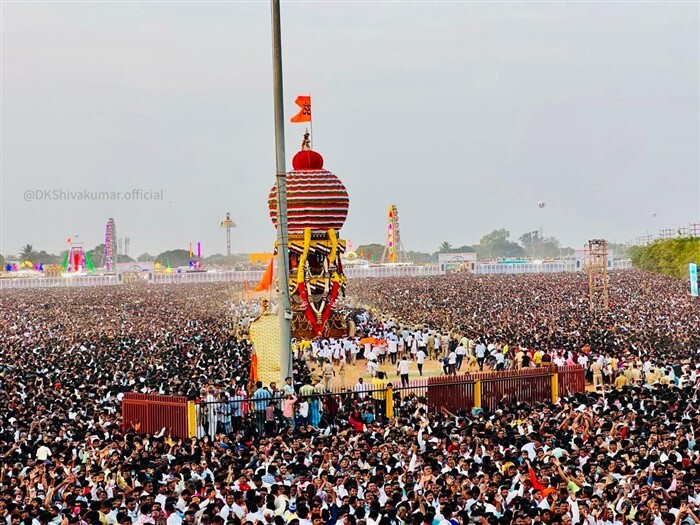 ಕೊಪ್ಪಳ ಶ್ರೀ ಗವಿಸಿದ್ದೇಶ್ವರ ಜಾತ್ರೆಯಲ್ಲಿ ಪಾಲ್ಗೊಂಡ ಡಿಕೆ ಶಿವಕುಮಾರ್ 