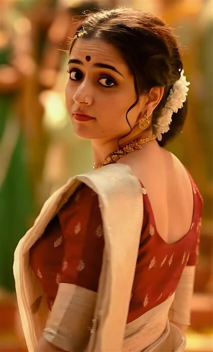 Ashika Ranganath: ತೆಲುಗಿನಲ್ಲಿ ಹವಾ ಎಬ್ಬಿಸುತ್ತಿರುವ ಕನ್ನಡದ 'ಚುಟು ಚುಟು' ನಟಿಯ 'ಮಸ್ತ್' ಫೋಟೋಸ್