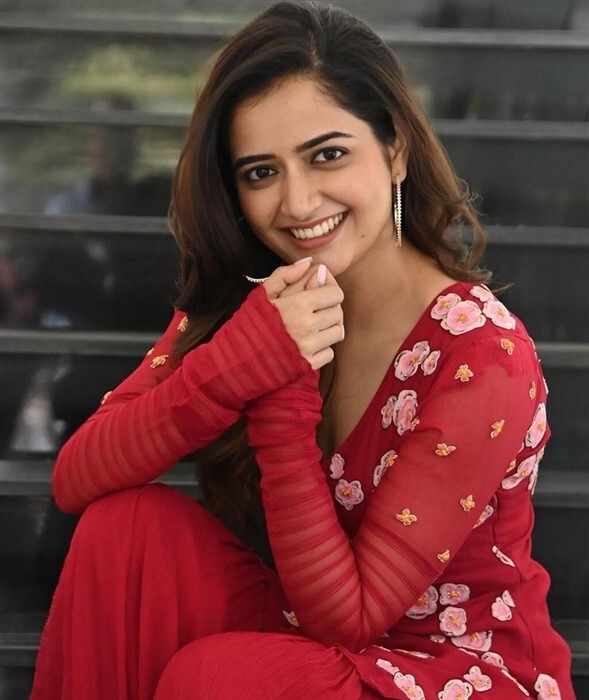 Ashika Ranganath: ತೆಲುಗಿನಲ್ಲಿ ಹವಾ ಎಬ್ಬಿಸುತ್ತಿರುವ ಕನ್ನಡದ 'ಚುಟು ಚುಟು' ನಟಿಯ 'ಮಸ್ತ್' ಫೋಟೋಸ್