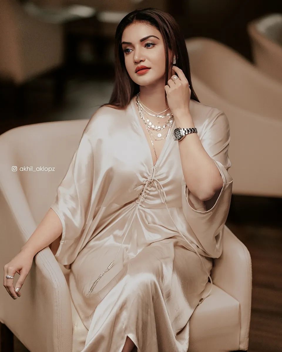 Honey Rose: ഫ്ലവറല്ല, ഇത് ഫയറാണ്....! സൂപ്പർ ഗ്ലാമറസ് ലുക്കിൽ ഹണി റോസ്; വീണ്ടും കണ്ണ് തള്ളി മലയാളികൾ, നടിയുടെ കലക്കൻ ചിത്രങ്ങൾ കാണാം 