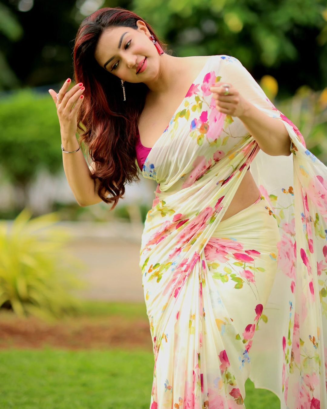 Honey Rose: ഫ്ലവറല്ല, ഇത് ഫയറാണ്....! സൂപ്പർ ഗ്ലാമറസ് ലുക്കിൽ ഹണി റോസ്; വീണ്ടും കണ്ണ് തള്ളി മലയാളികൾ, നടിയുടെ കലക്കൻ ചിത്രങ്ങൾ കാണാം 