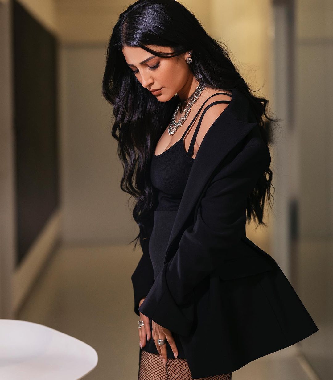 Shruti Haasan's Instagram Stuns Fans with Glamour & Stylish Elegance