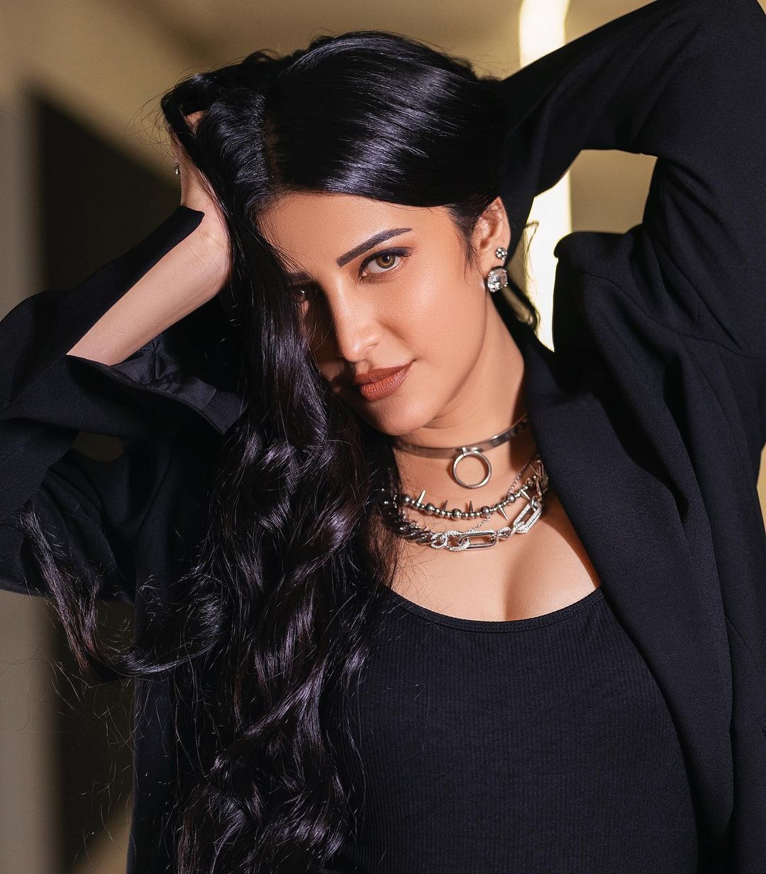 Shruti Haasan's Instagram Stuns Fans with Glamour & Stylish Elegance
