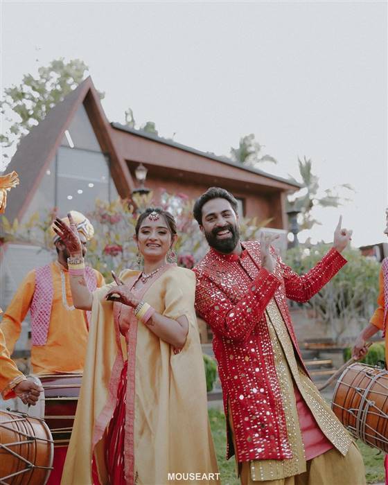 Haldi Pics: കൗണ്ട് ഡൗണ്‍ തുടങ്ങിക്കഴിഞ്ഞു! ഹല്‍ദി കളറാക്കി ജിപിയും ഗോപികയും, ആഘോഷങ്ങള്‍ 'പവര്‍ഫുള്‍' ആക്കി താരസുഹ്യത്തുക്കളും... കാണാം ഫോട്ടോസ്...