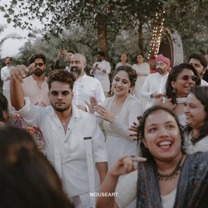 Haldi Pics: കൗണ്ട് ഡൗണ്‍ തുടങ്ങിക്കഴിഞ്ഞു! ഹല്‍ദി കളറാക്കി ജിപിയും ഗോപികയും, ആഘോഷങ്ങള്‍ 'പവര്‍ഫുള്‍' ആക്കി താരസുഹ്യത്തുക്കളും... കാണാം ഫോട്ടോസ്...