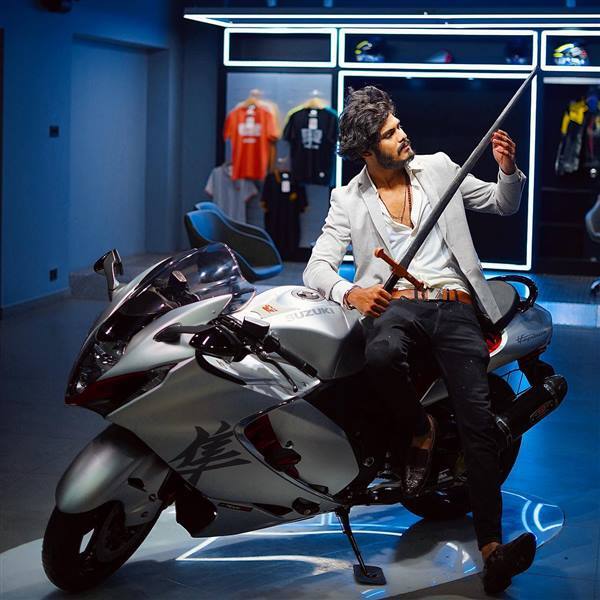 PHOTOS: டிடிஎப் வாசனுடன் நெருக்கமாக இருக்கும் நடிகை.. தோழியா? காதலியா? அவரே வெளியிட்ட போட்டோஸ்!