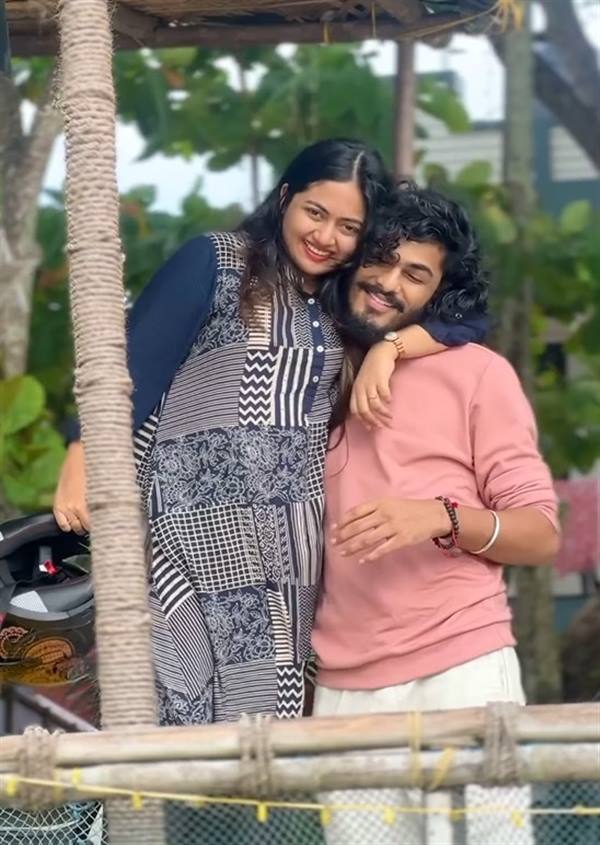 PHOTOS: டிடிஎப் வாசனுடன் நெருக்கமாக இருக்கும் நடிகை.. தோழியா? காதலியா? அவரே வெளியிட்ட போட்டோஸ்!