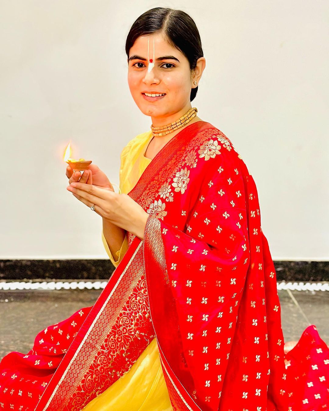 देवी चित्रलेखा के पति का जीवन परिचय