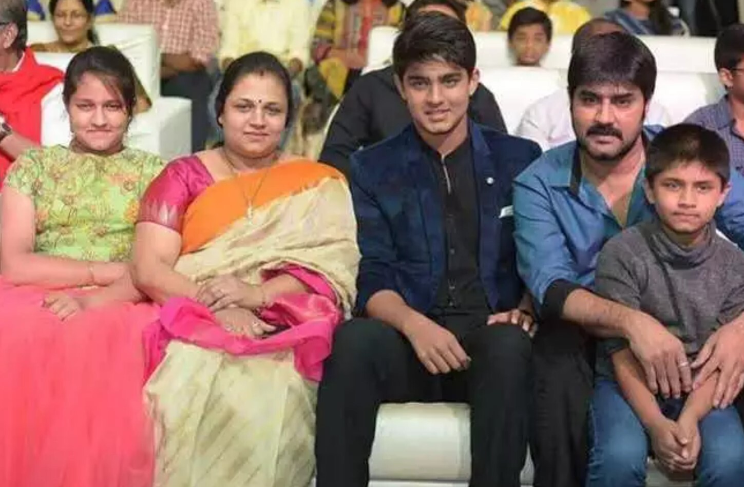 PHOTOS: காந்த கண்ணழகி நடிகை சிவரஞ்சனியை நியாபகம் இருக்கா? இப்போ எப்படி இருக்காங்கன்னு பாருங்க!