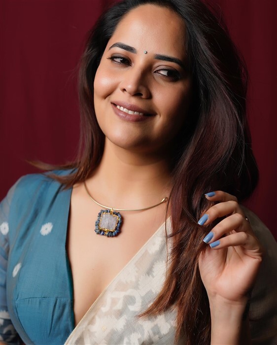 Anasuya Bharadwaj of Pushpa Film Actress New Photo Shoot: Photos Viral