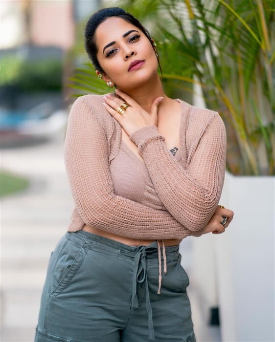 Anasuya Bharadwaj of Pushpa Film Actress New Photo Shoot: Photos Viral